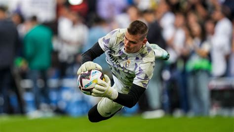 Ancelotti backs Lunin as Madrid’s starting goalie even if newcomer arrives after Courtois’ injury